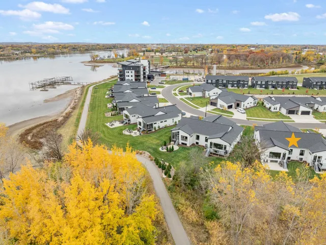 $815,000 | 359 Aldon Cir Green, Green Bay, WI 54304