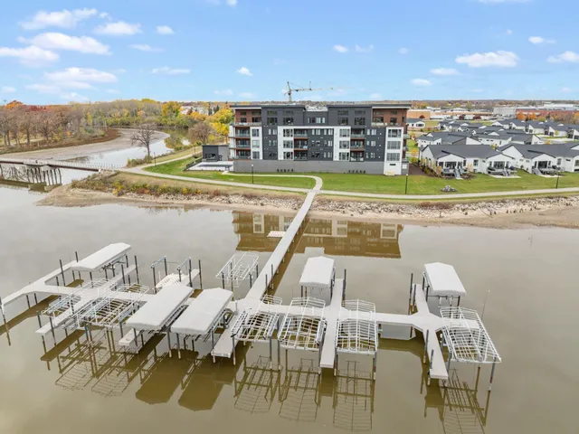 $815,000 | 359 Aldon Cir Green, Green Bay, WI 54304