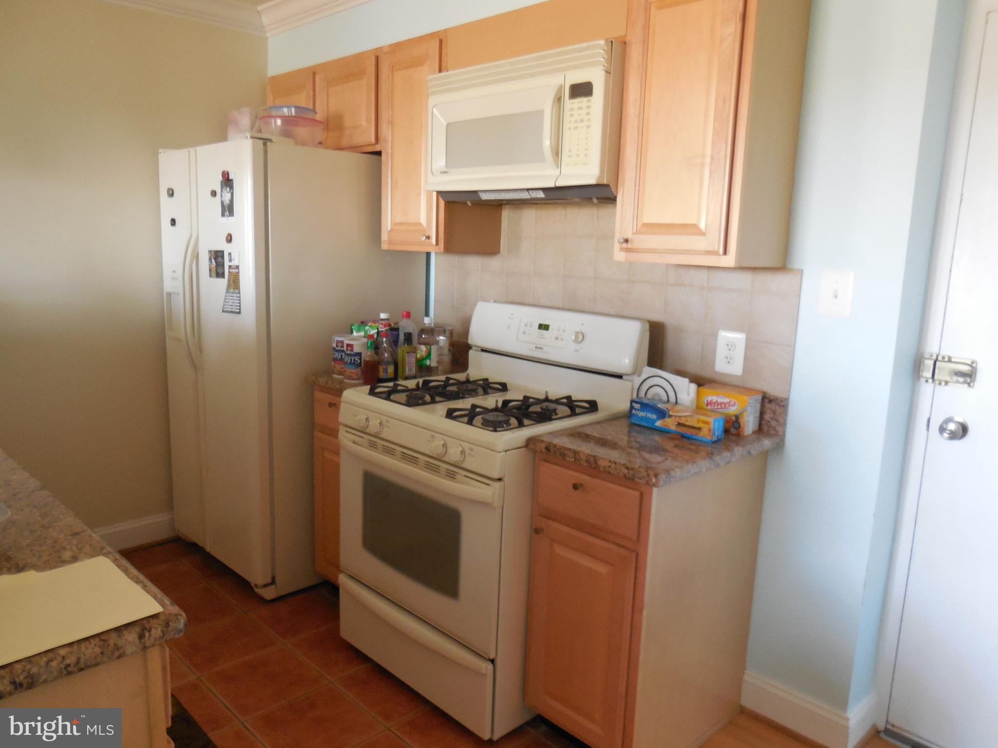 5101 8th Road South, Unit 404 Arlington, VA 22204 - Photo 6 of 27 Kitchen