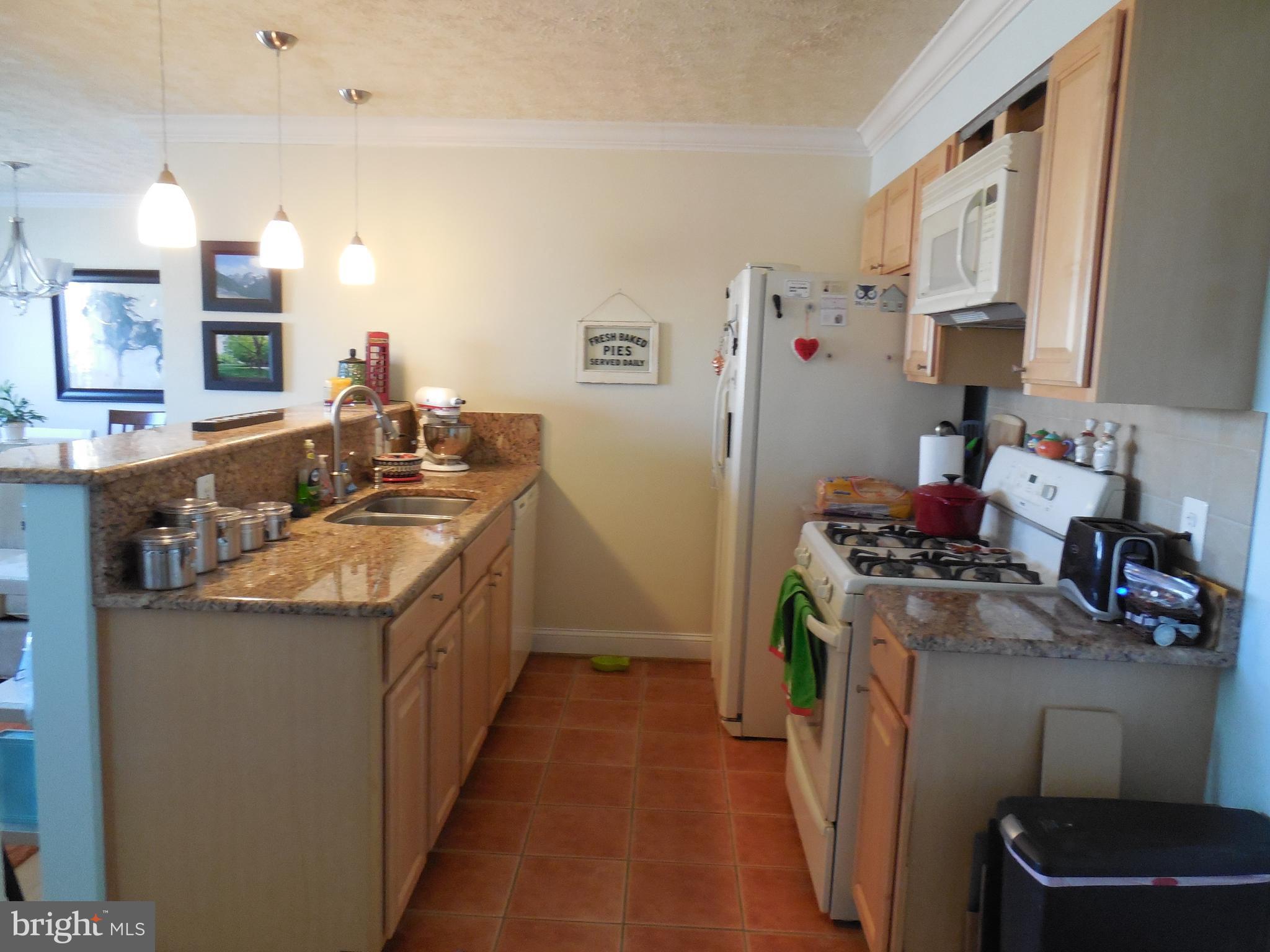 5101 8th Road South, Unit 404 Arlington, VA 22204 - Photo 7 of 27 Kitchen