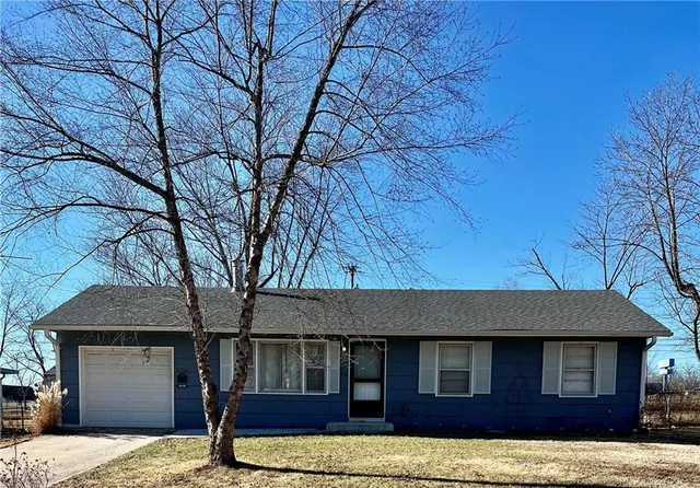 $199,900 | 2500 Hillside Drive, Harrisonville, MO 64701