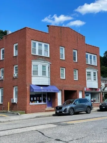 $2,450 | 177 Main Street, Unit B4, Northport, NY 11768