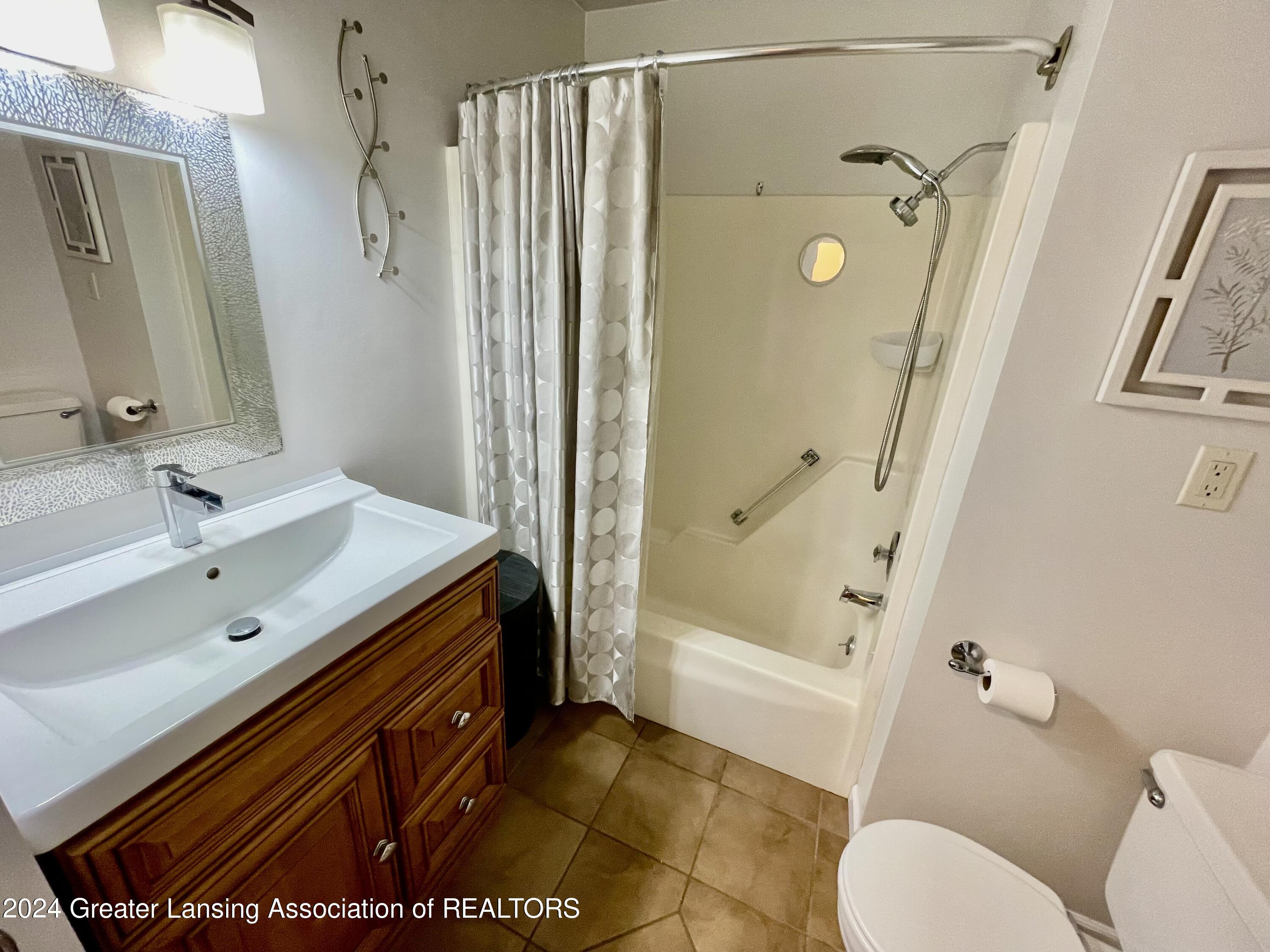 230 Raritan Road Lansing, MI 48911 - Photo 16 of 28 Full Bath