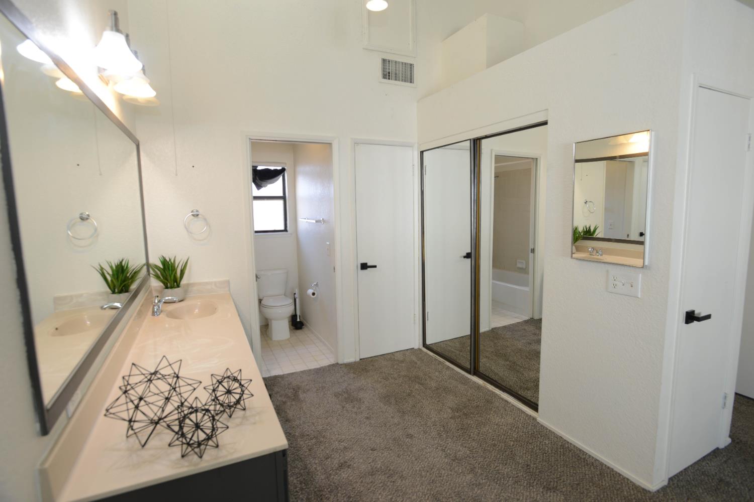 1401 Hood Road Sacramento, CA 95825 - Photo 25 of 45