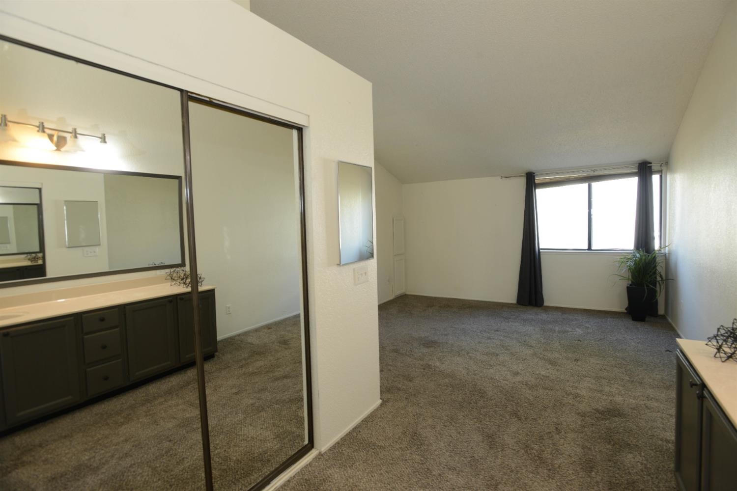 1401 Hood Road Sacramento, CA 95825 - Photo 29 of 45