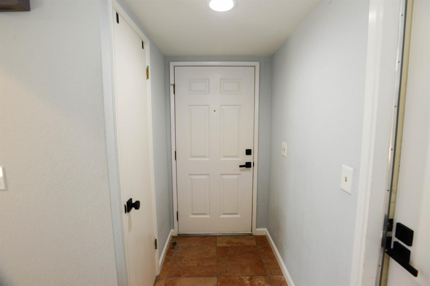 1401 Hood Road Sacramento, CA 95825 - Photo 4 of 46