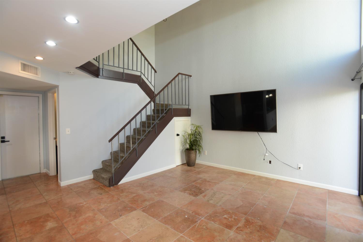 1401 Hood Road Sacramento, CA 95825 - Photo 7 of 45