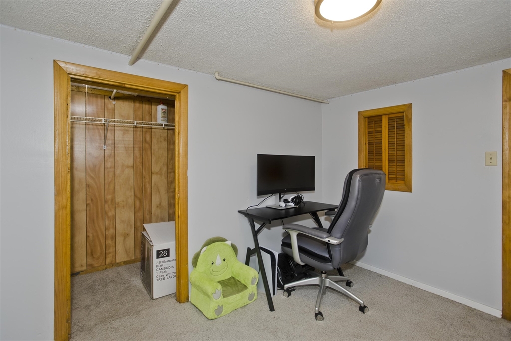 15 Monticello Avenue Springfield, MA 01109 - Photo 31 of 42