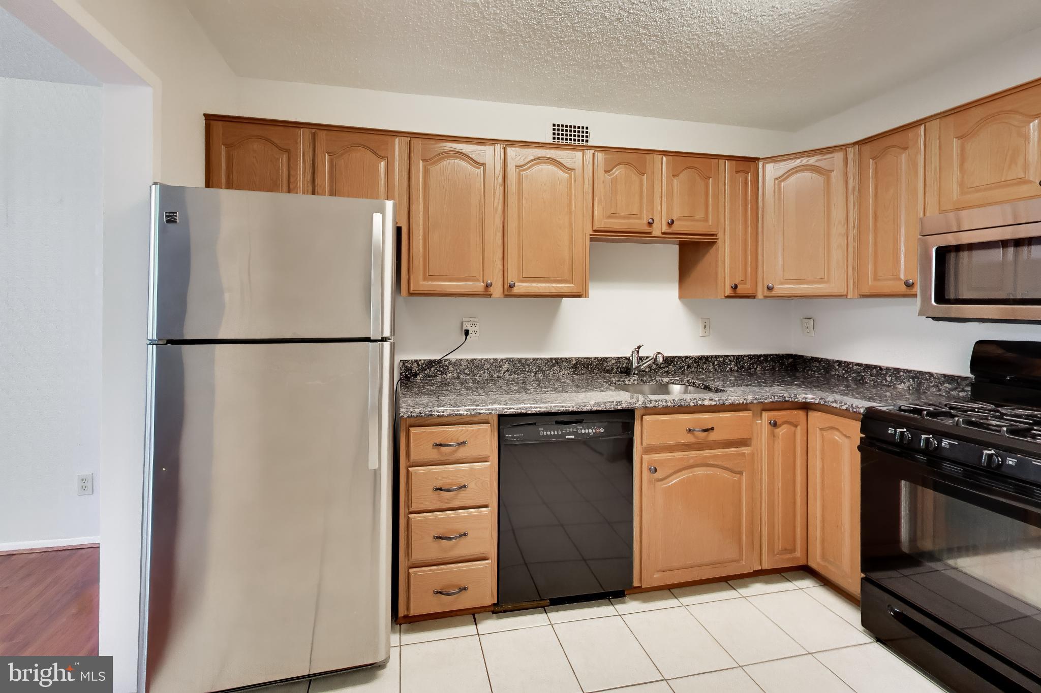 5225 Pooks Hill Road, Unit 220N Bethesda, MD 20814 - Photo 19 of 51 UNIT KITCHEN