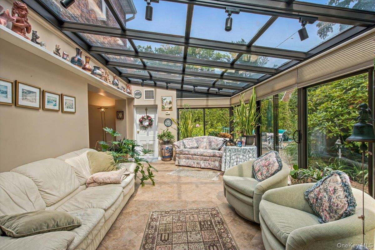 24 Overlook Road Great Neck, NY 11020 - Photo 2 of 29