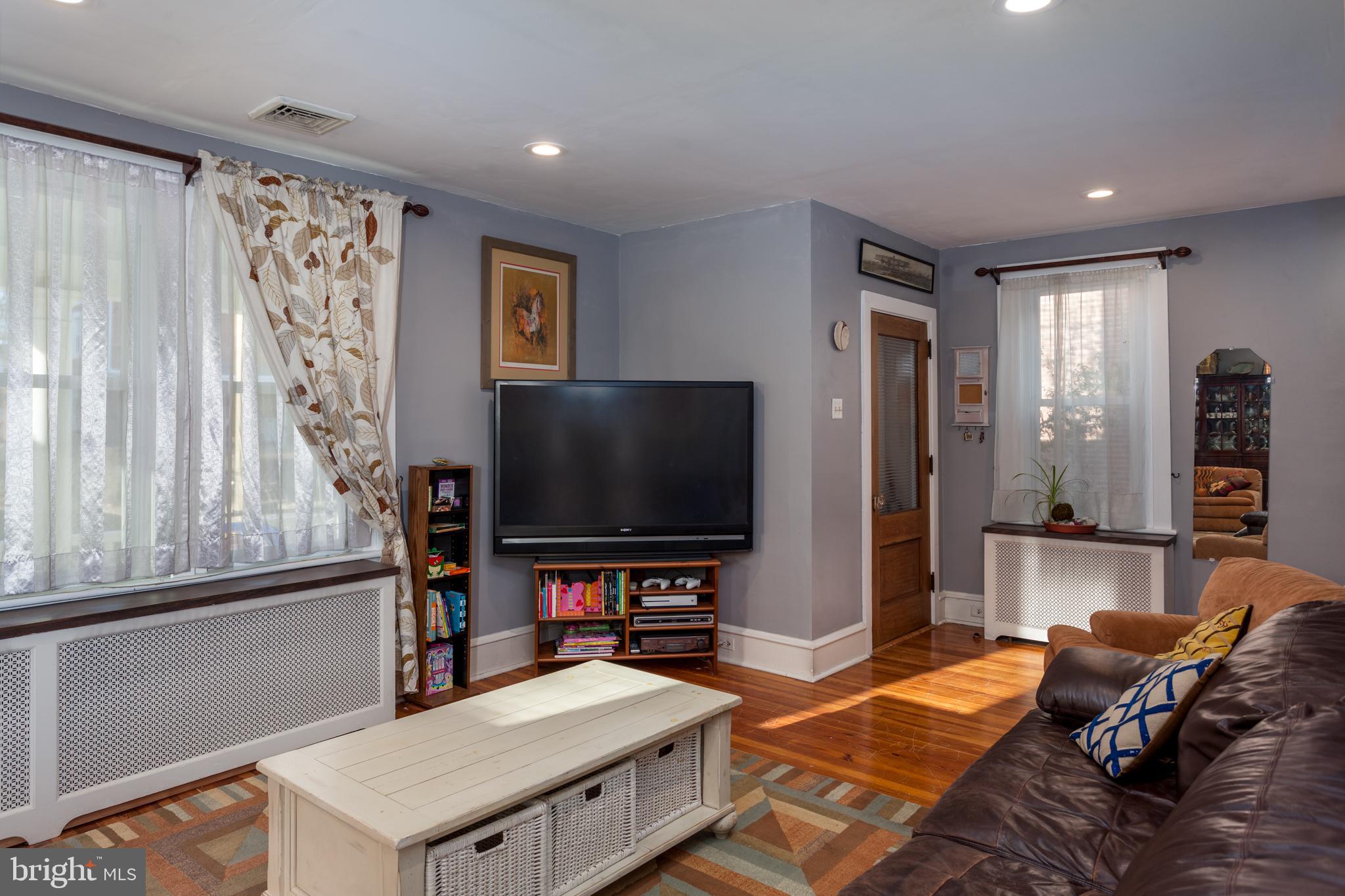 121 Ryers Avenue Cheltenham, PA 19012 - Photo 2 of 29 Living Room