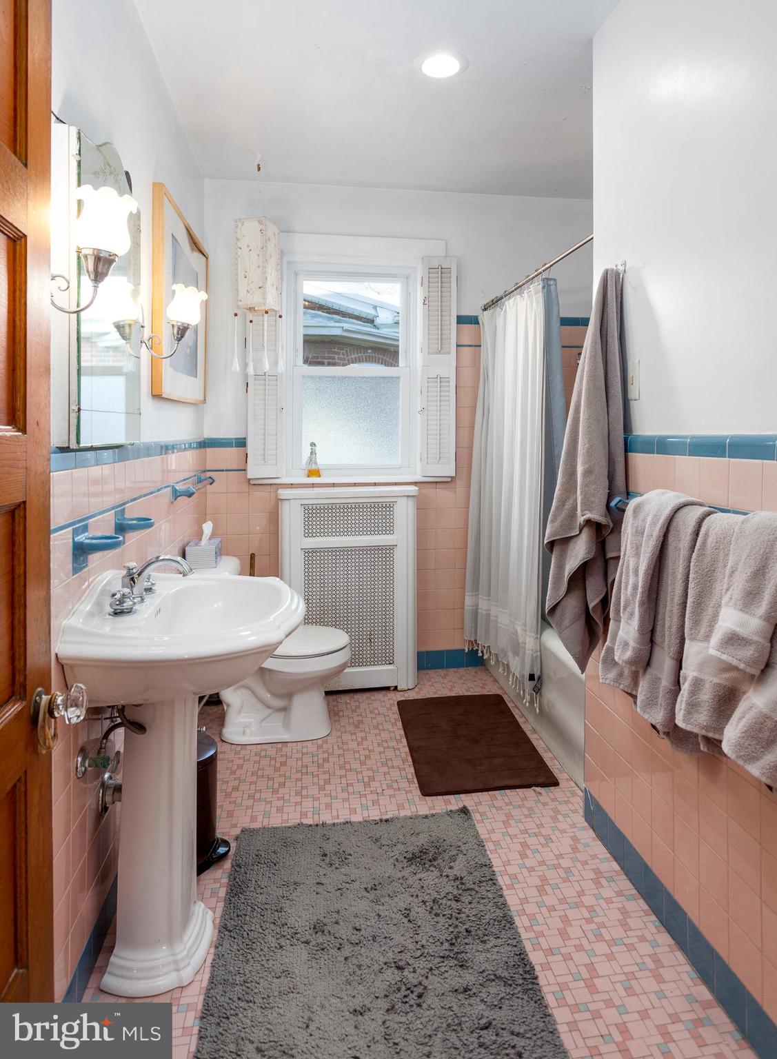 121 Ryers Avenue Cheltenham, PA 19012 - Photo 16 of 29 Upper level full bath