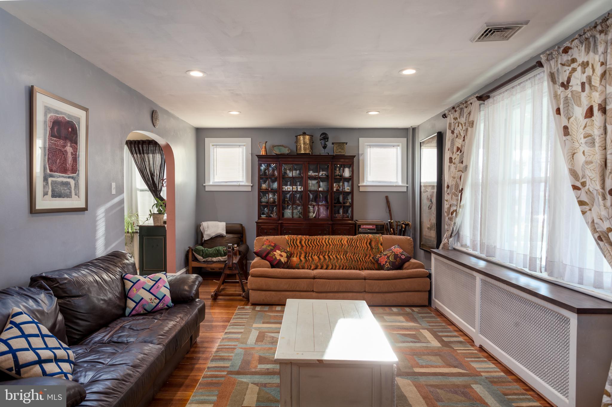 121 Ryers Avenue Cheltenham, PA 19012 - Photo 3 of 29 Living Room