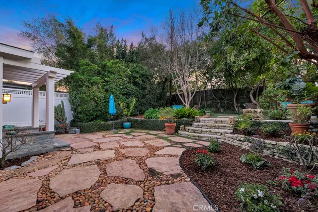 $1,299,000 | 22122 Ave Morelos, Woodland Hills, CA 91364