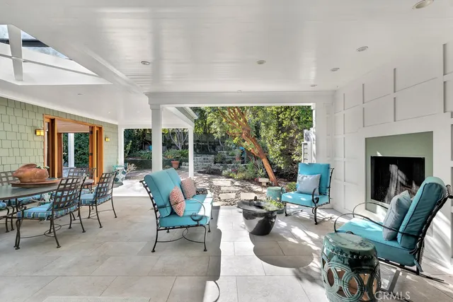 $1,299,000 | 22122 Ave Morelos, Woodland Hills, CA 91364