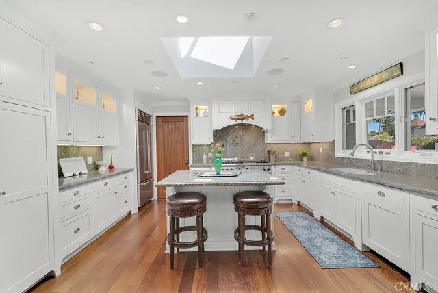 $1,299,000 | 22122 Ave Morelos, Woodland Hills, CA 91364