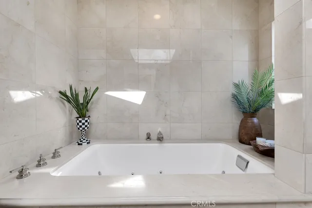 $1,299,000 | 22122 Ave Morelos, Woodland Hills, CA 91364