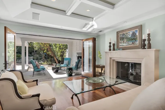 $1,299,000 | 22122 Ave Morelos, Woodland Hills, CA 91364