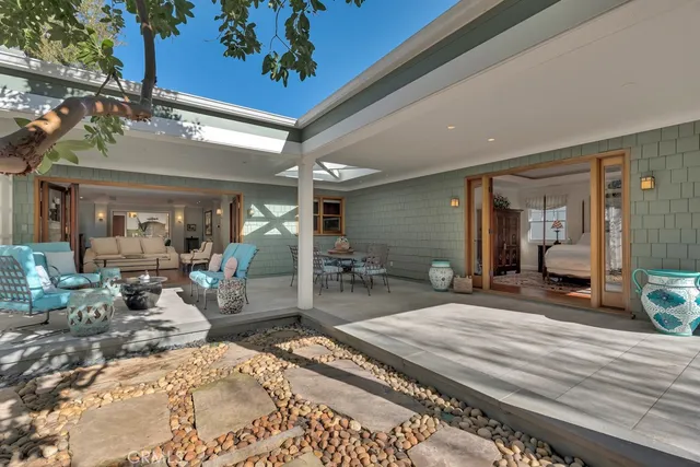 $1,299,000 | 22122 Ave Morelos, Woodland Hills, CA 91364