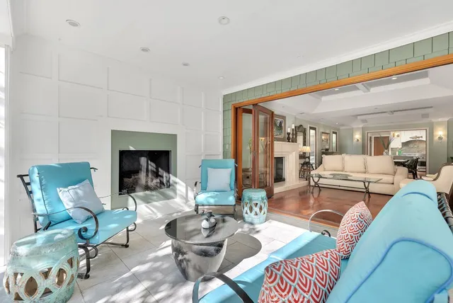 $1,299,000 | 22122 Ave Morelos, Woodland Hills, CA 91364