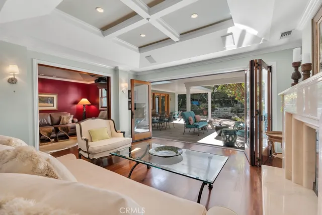 $1,299,000 | 22122 Ave Morelos, Woodland Hills, CA 91364