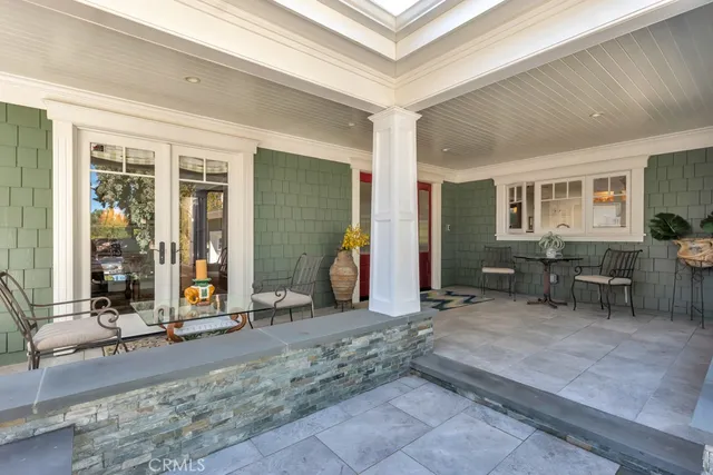 $1,299,000 | 22122 Ave Morelos, Woodland Hills, CA 91364