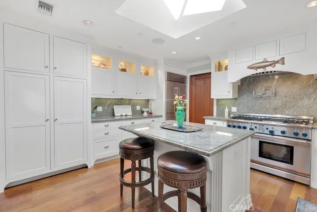 $1,299,000 | 22122 Ave Morelos, Woodland Hills, CA 91364