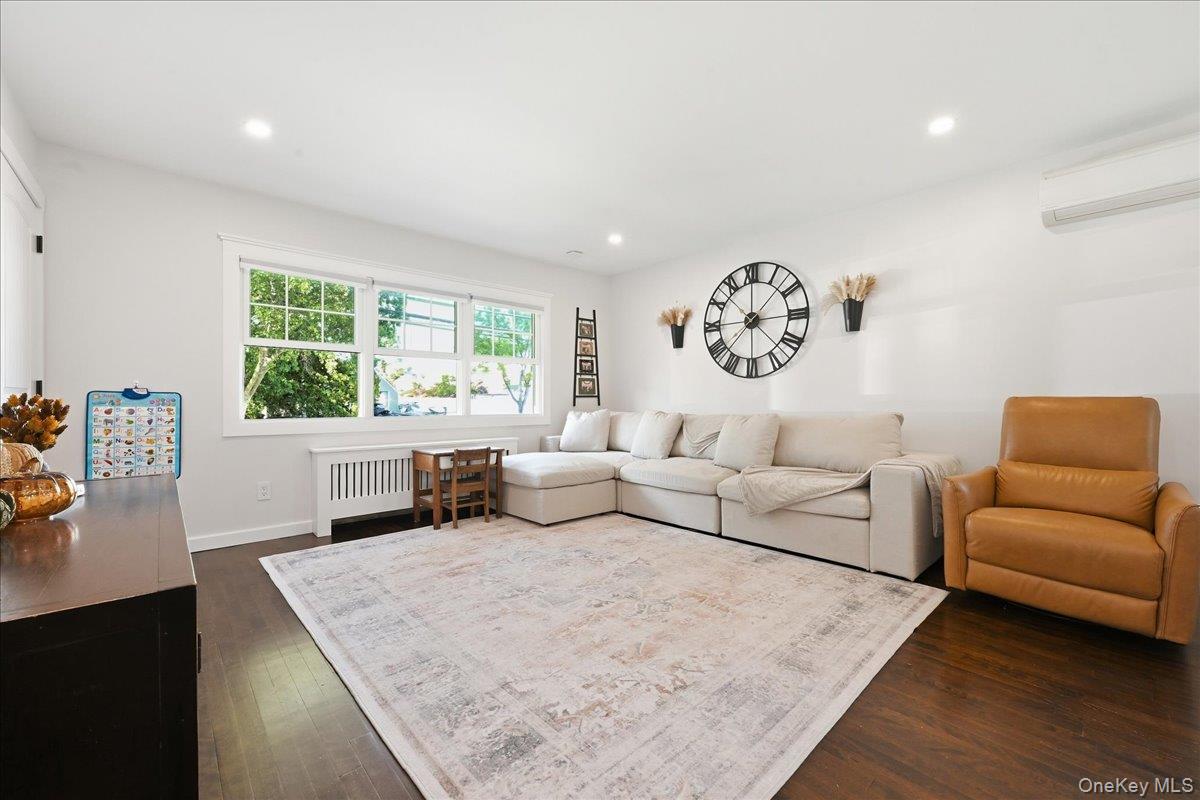 67 Raff Avenue Mineola, NY 11501 - Photo 5 of 30 Gallery Image 5