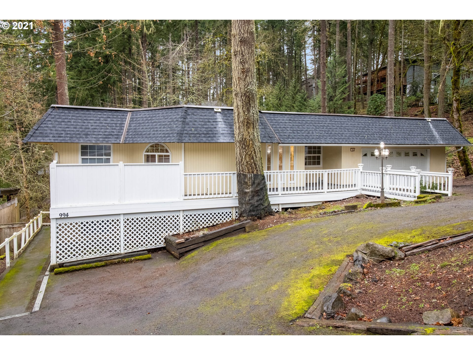 994 South 71st Street Springfield, OR 97478 - Photo 1 of 29 Gallery Image 1