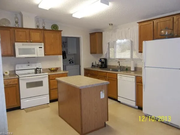 $199,900 | 43 Wolf Creek Lane, Ararat, VA 24053