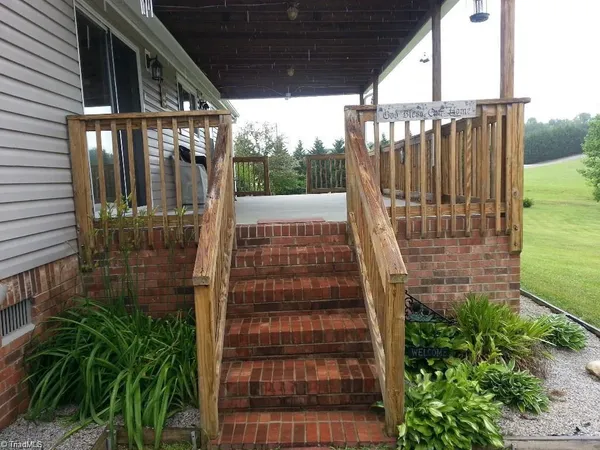 $199,900 | 43 Wolf Creek Lane, Ararat, VA 24053