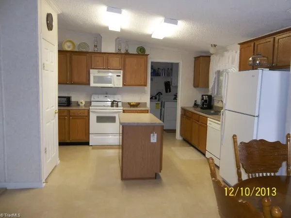 $199,900 | 43 Wolf Creek Lane, Ararat, VA 24053