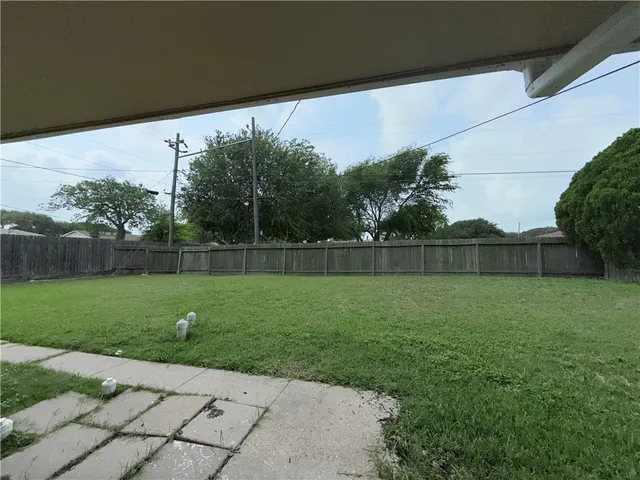 $2,650 | 312 East Broadway Avenue, Portland, TX 78374