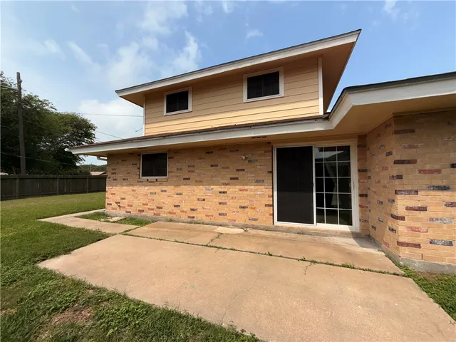 $2,650 | 312 East Broadway Avenue, Portland, TX 78374