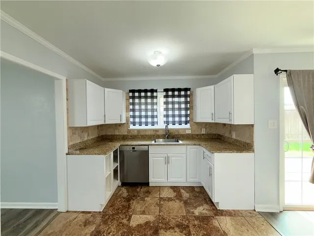 $2,650 | 312 East Broadway Avenue, Portland, TX 78374