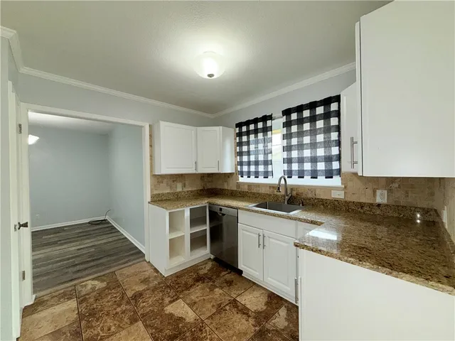 $2,650 | 312 East Broadway Avenue, Portland, TX 78374