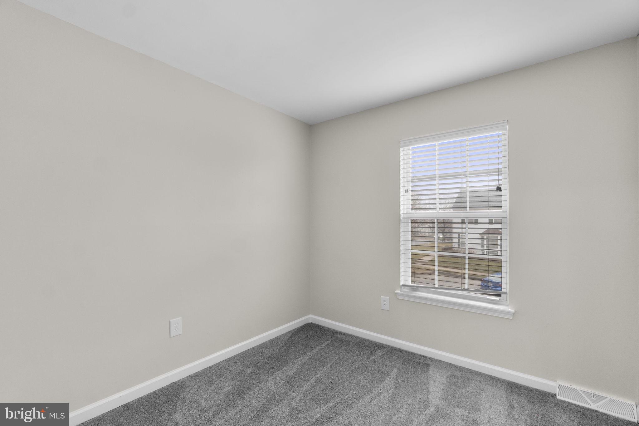 930 Gaming Square Hampstead, MD 21074 - Photo 14 of 36 an empty room with a window