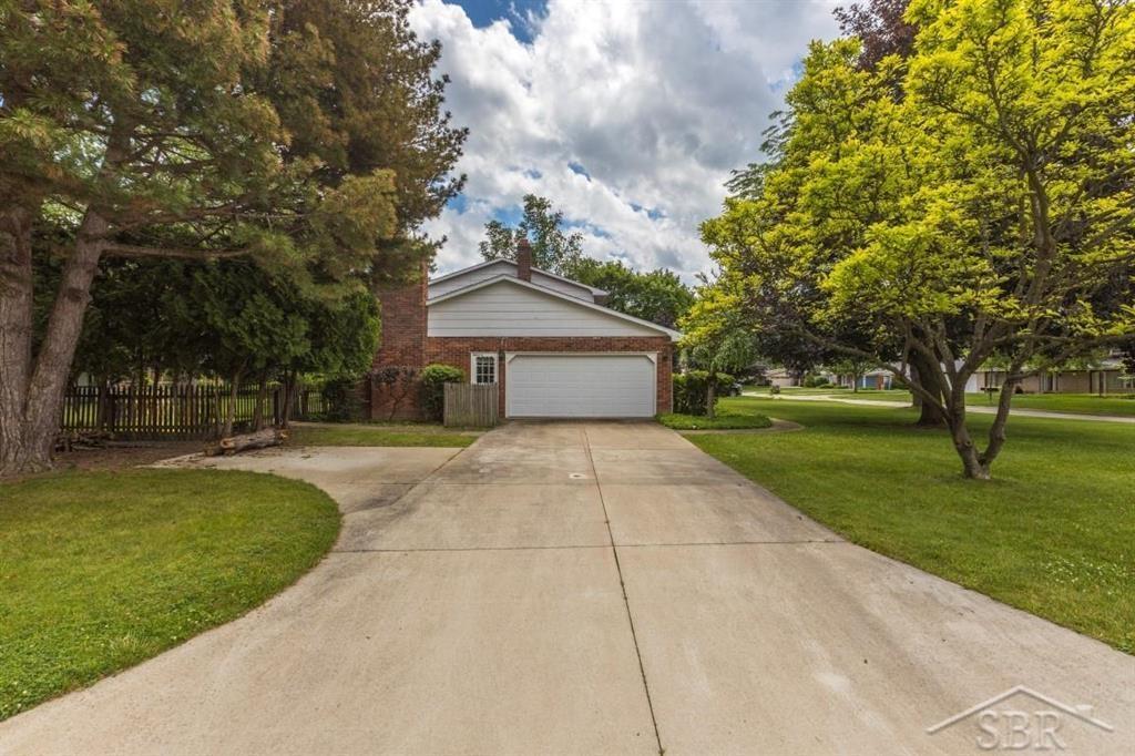 595 Stoneham Road Saginaw, MI 48638 - Photo 4 of 43 50180946-d5c852dc-d10d-4ec2-9b13-7f0acf05d760.JPG