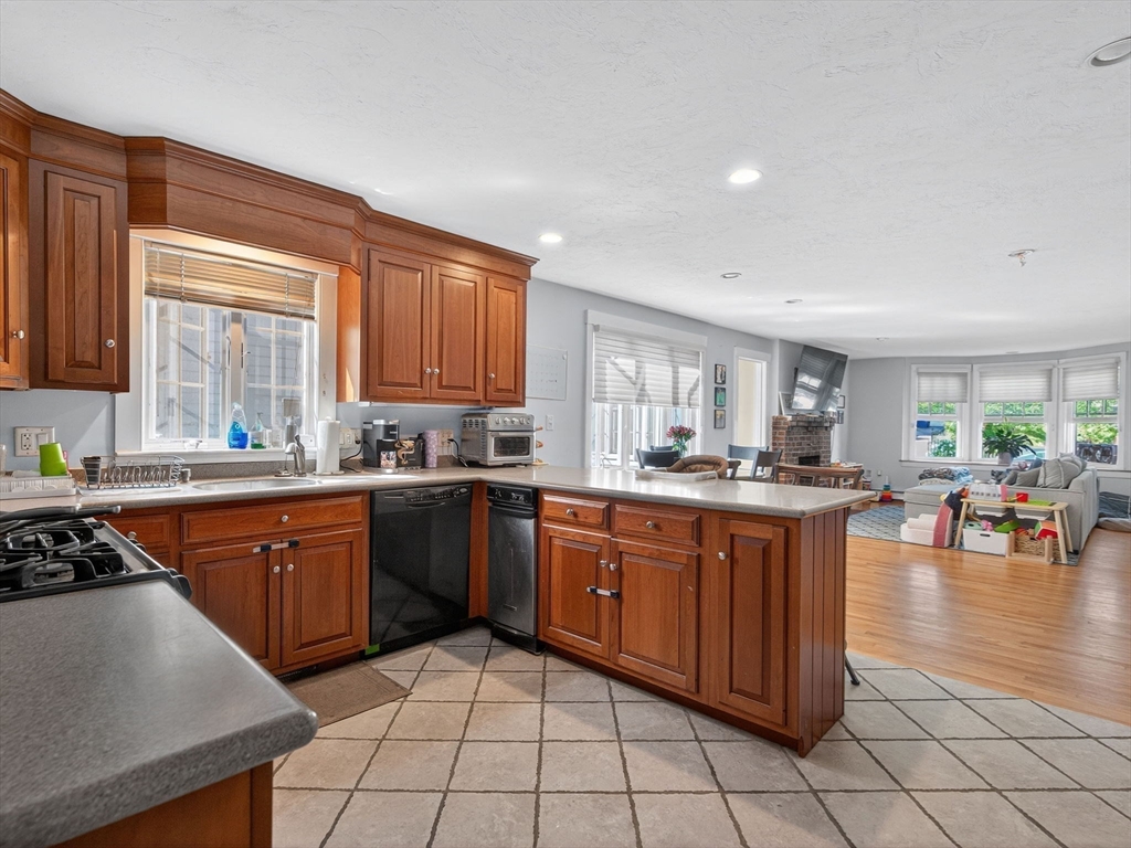 135 Russett Road, Unit 1 Boston, MA 02132 - Photo 9 of 28 Gallery Image 9
