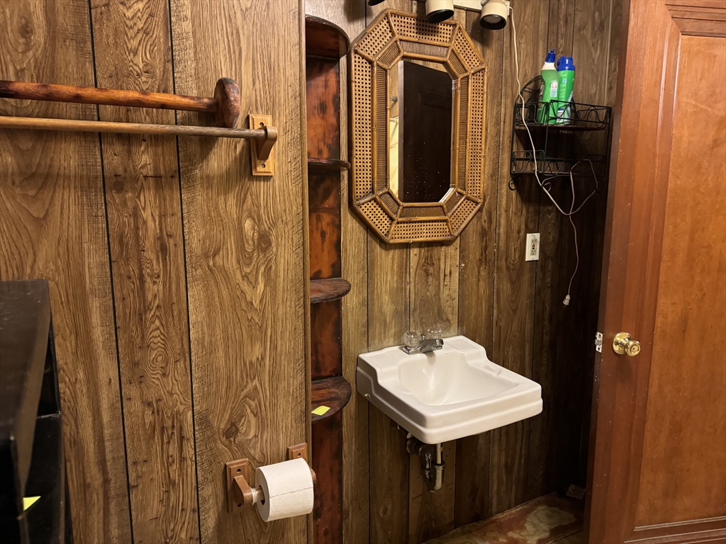 5 Beckman Street Worcester, MA 01607 - Photo 9 of 34 Gallery Image 9