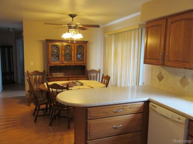 18605 Common Road Roseville, MI 48066 - Photo 9 of 19 IMG_6321.jpg