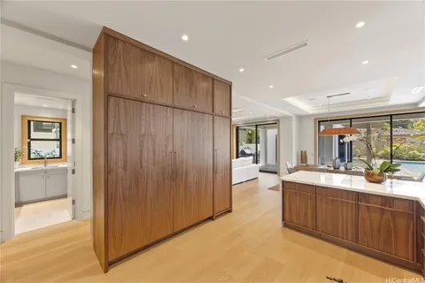 $10,500,000 | 4561 Aukai Avenue, Honolulu, HI 96816
