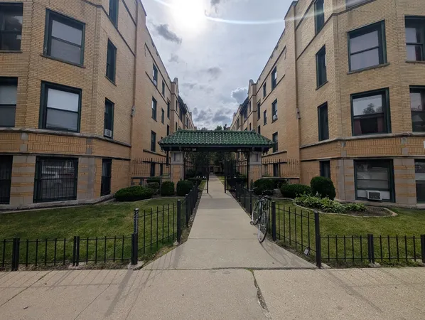 $3,295 | 2338 North Spaulding Avenue, Unit 3B, Chicago, IL 60647