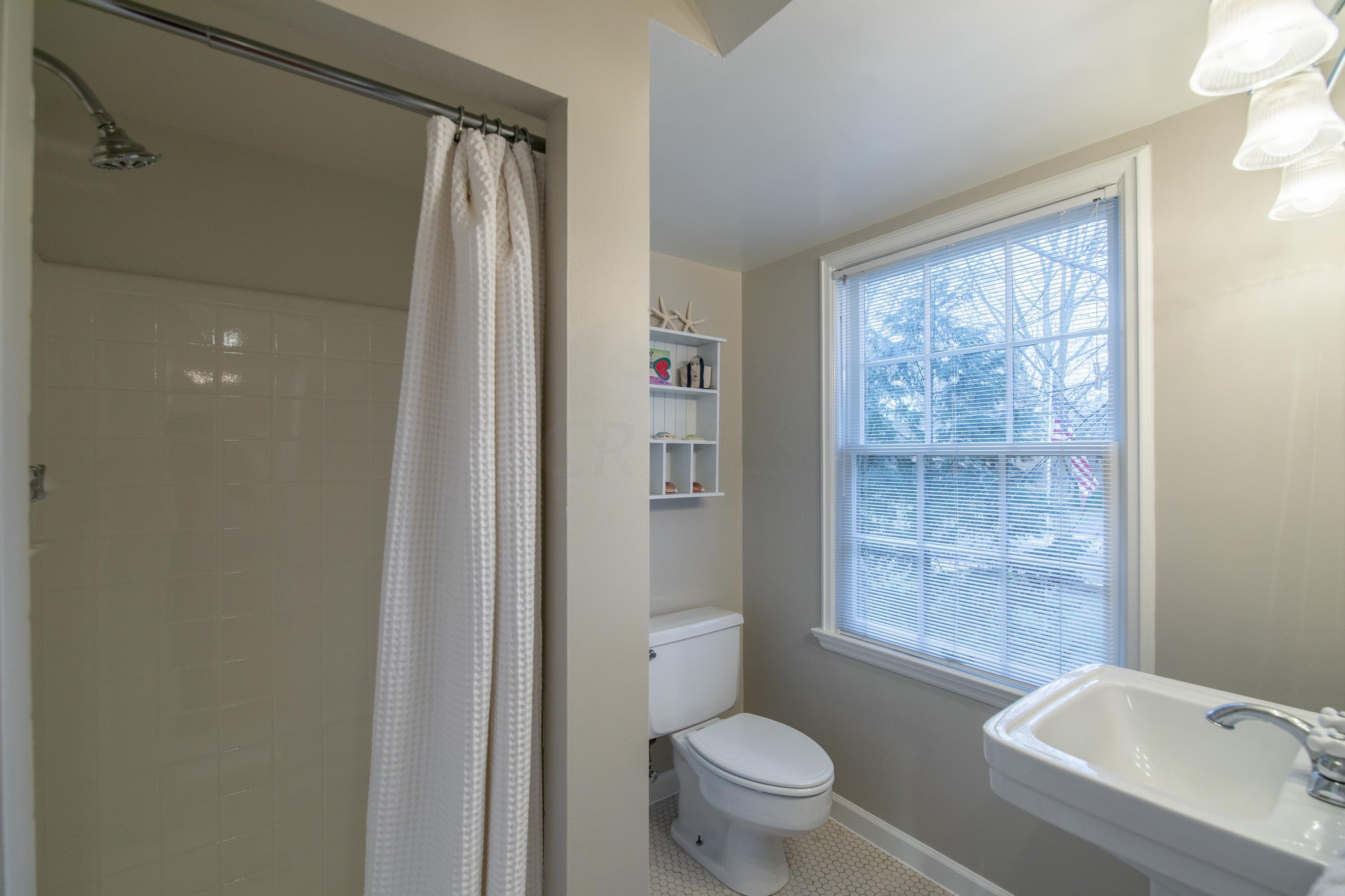 125 Ashbourne Road Columbus, OH 43209 - Photo 41 of 61