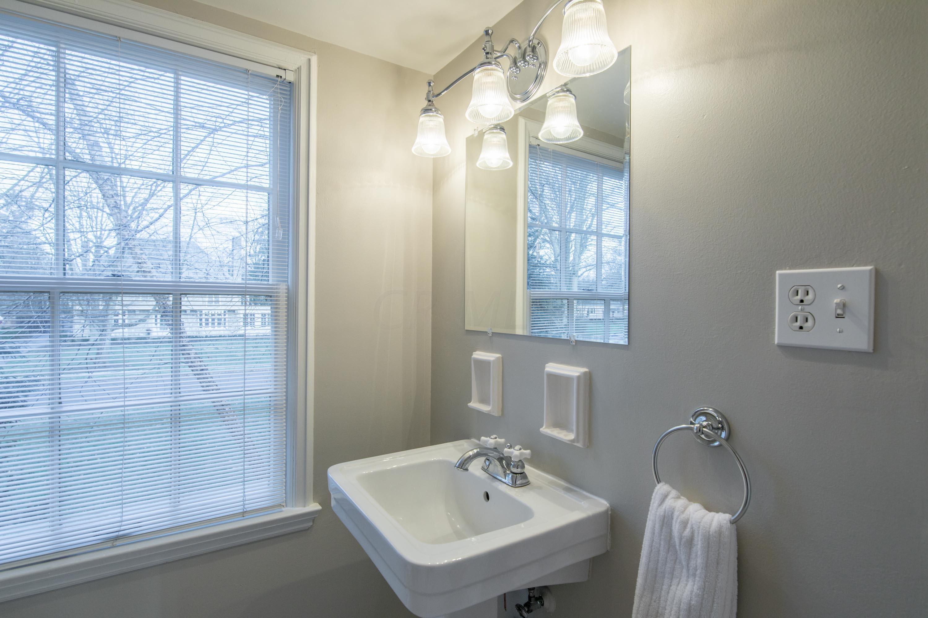 125 Ashbourne Road Columbus, OH 43209 - Photo 42 of 61
