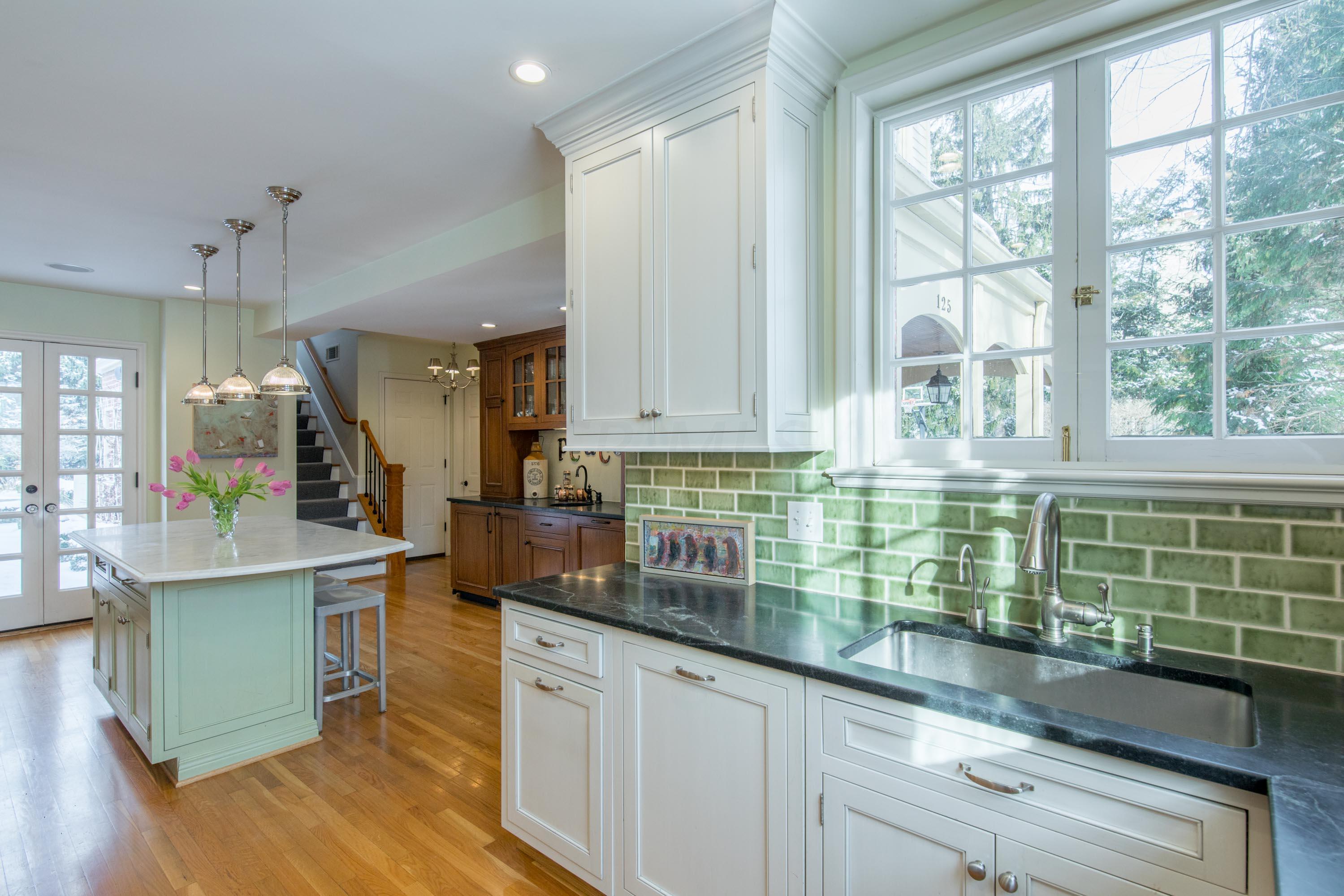 125 Ashbourne Road Columbus, OH 43209 - Photo 10 of 61
