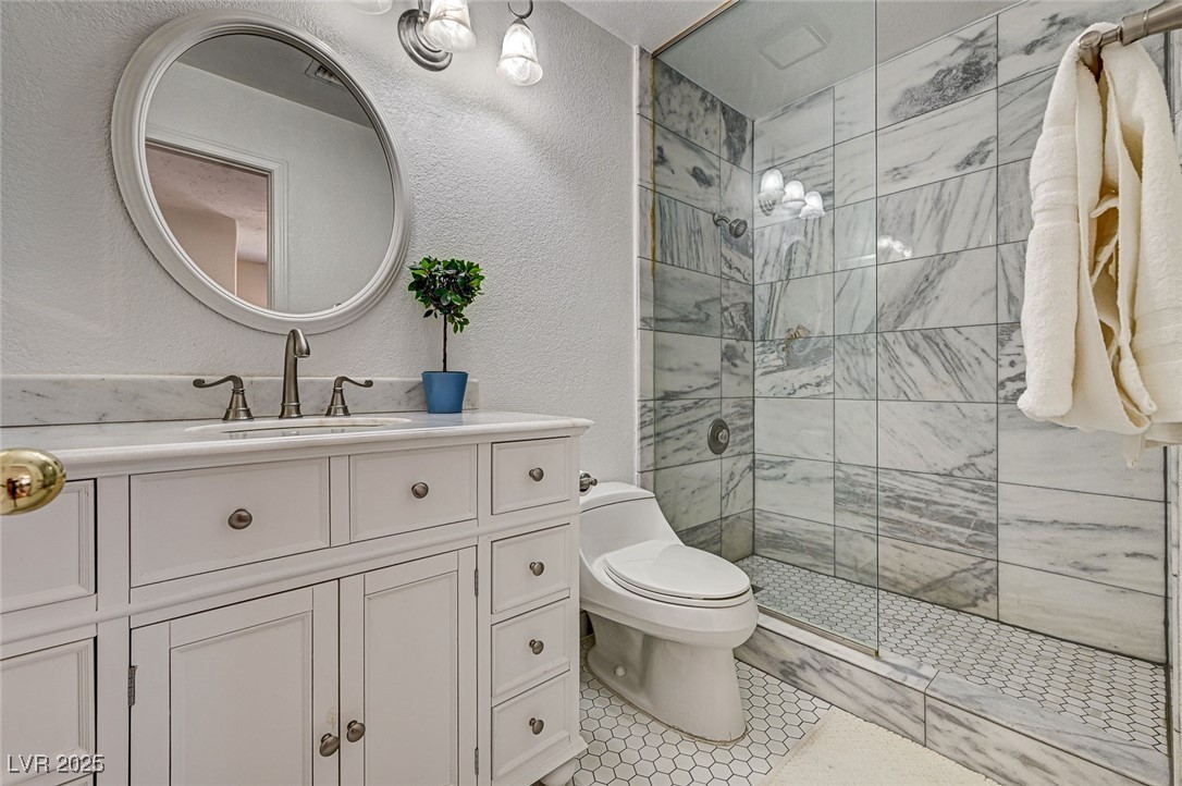33 Reyburn Drive Henderson, NV 89074 - Photo 27 of 41 Guest Bath upstairs