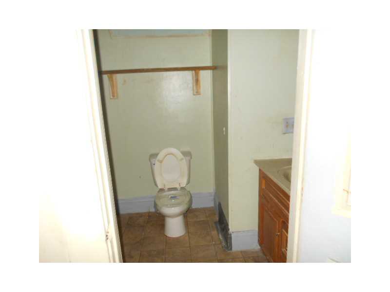 736 Social Street, Unit 1F Woonsocket, RI 02895 - Photo 11 of 20 Bathroom.