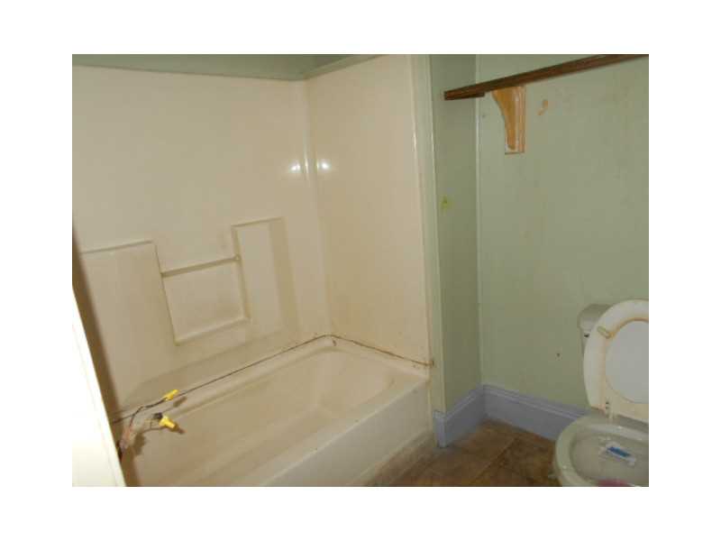 736 Social Street, Unit 1F Woonsocket, RI 02895 - Photo 12 of 20 Bathroom.