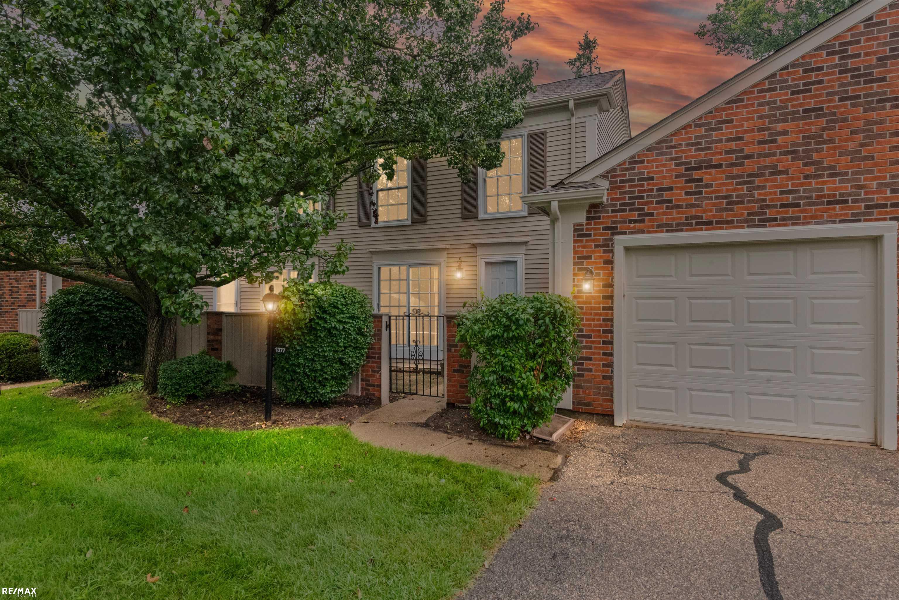 1377 Autumn Lane Rochester, MI 48306 - Photo 2 of 27